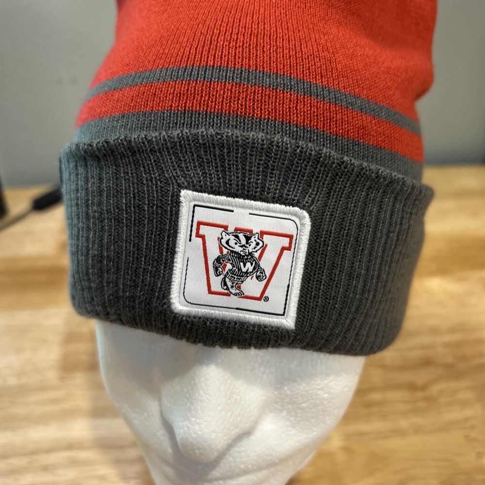 Under Armour UW Wisconsin Badgers Beanie Knit Hat Red Gray Logo NWT $38
